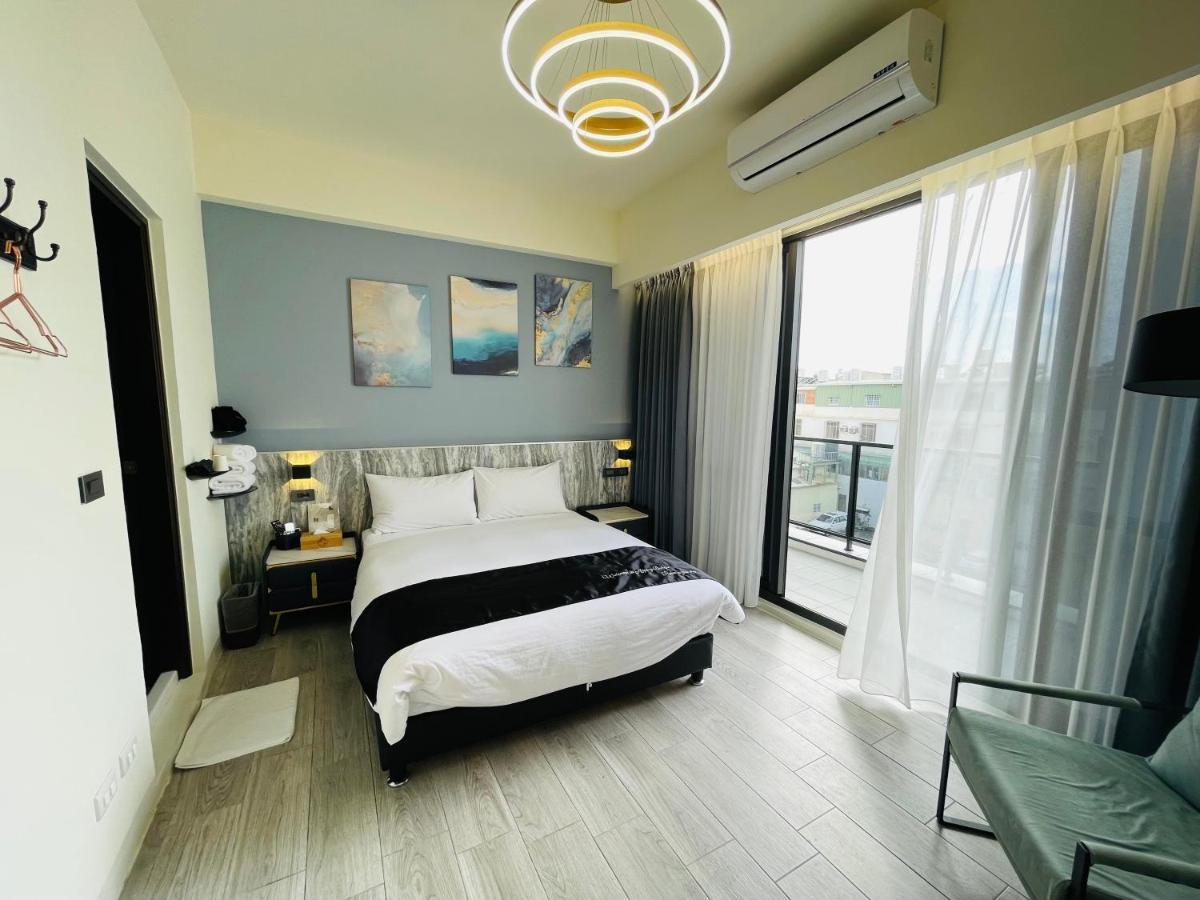 Six Seasons Inn - Qian He Tainan Extérieur photo
